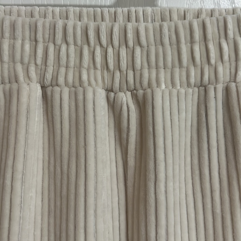 Cream Ribbed Sweatpants! Great condition - Picture 3 of 6